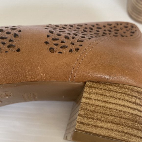 Airflex Women's Size 9 Tan Brown Leather Laser Cut Block Heel Pump Comfort Shoe - Picture 12 of 13